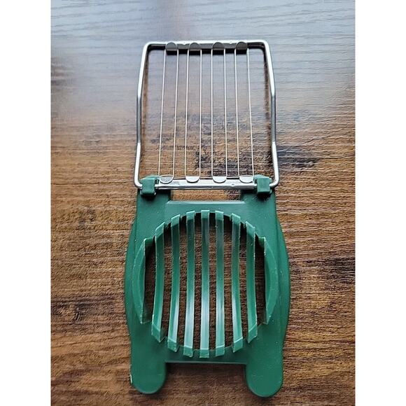 Green Hard Boiled Egg Slicer - Plastic/Steel -Good Working Condition - Picture 2 of 4